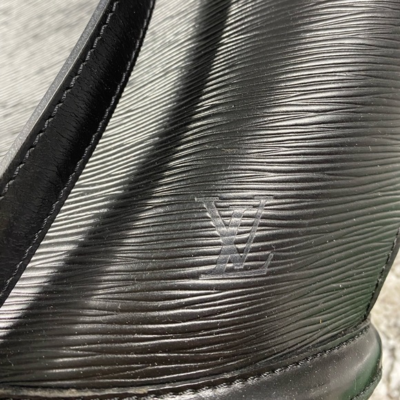 LV Black Epi Purse Authentic - Picture 10 of 13